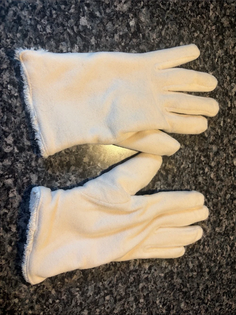 isotoner Cream Women's Fleece Gloves with Leather-Look Palms - Picture 3 of 5